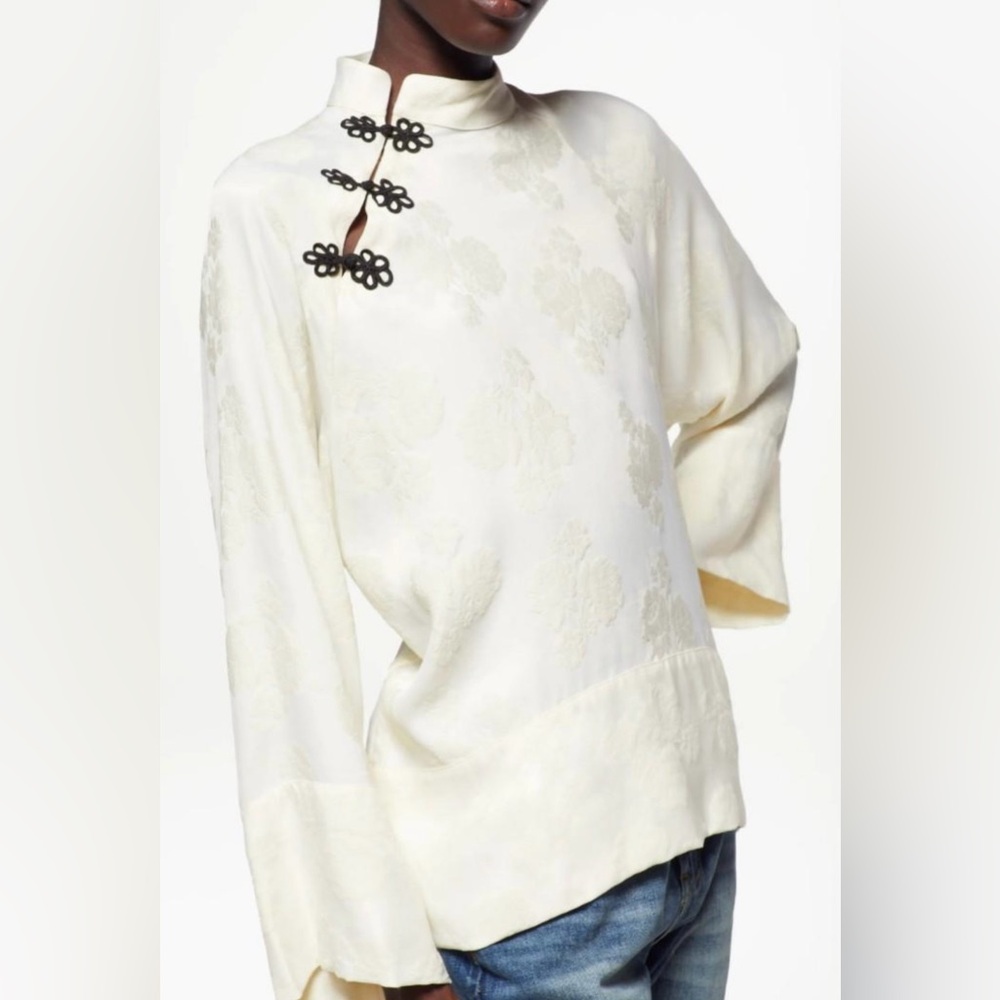 Zara toggled Chinese top